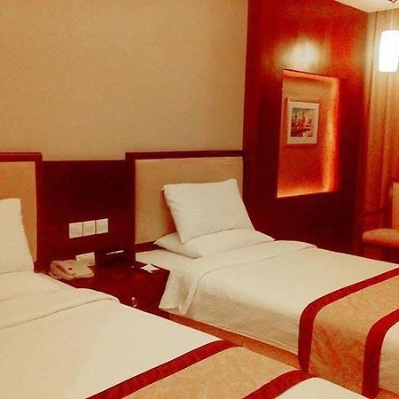 Wanyi Hotel ตงกวน ภายนอก รูปภาพ