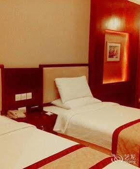 Wanyi Hotel ตงกวน ภายนอก รูปภาพ