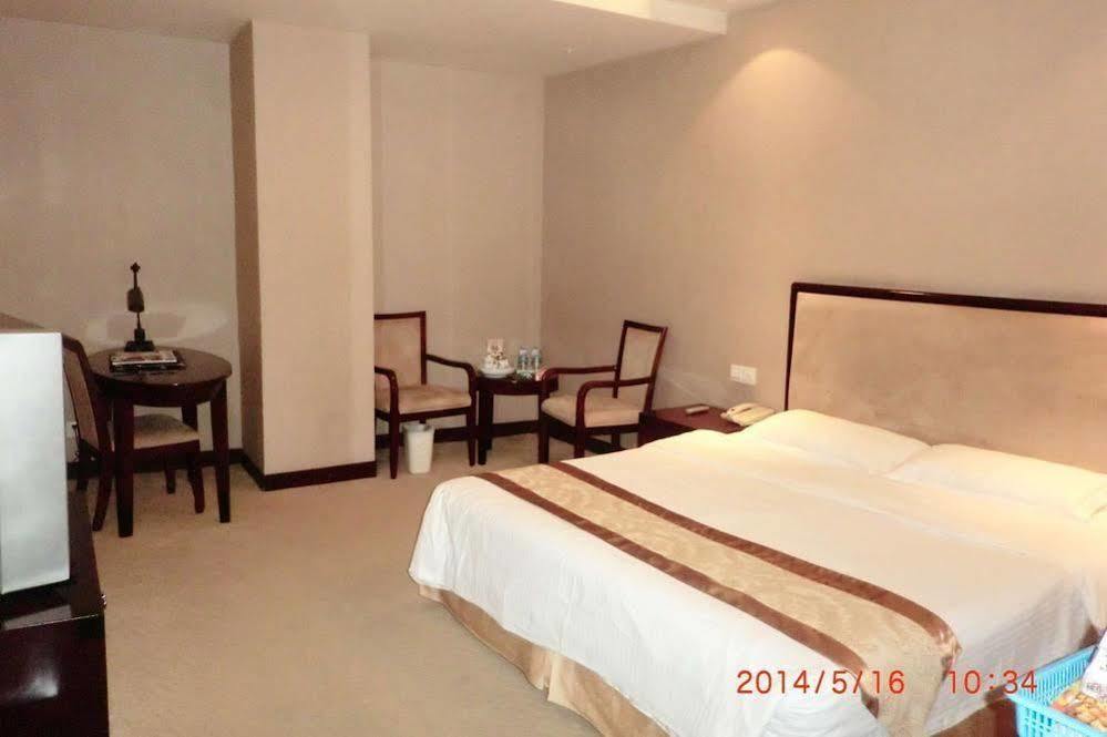 Wanyi Hotel ตงกวน ภายนอก รูปภาพ