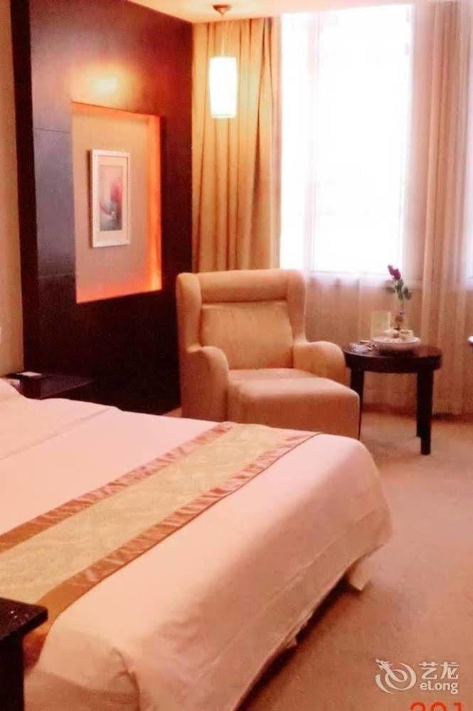 Wanyi Hotel ตงกวน ภายนอก รูปภาพ