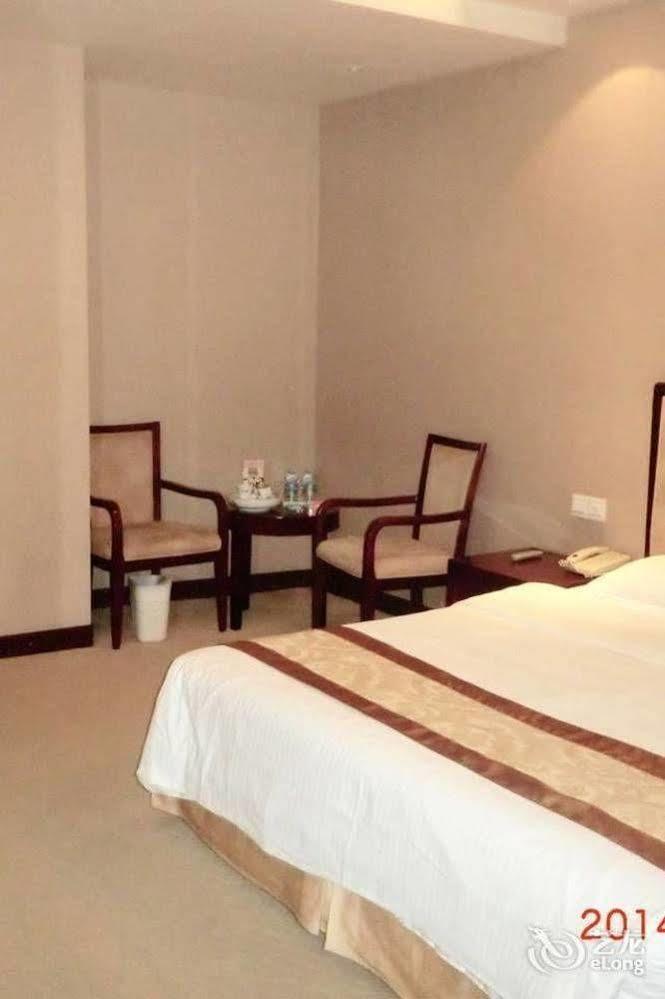 Wanyi Hotel ตงกวน ภายนอก รูปภาพ